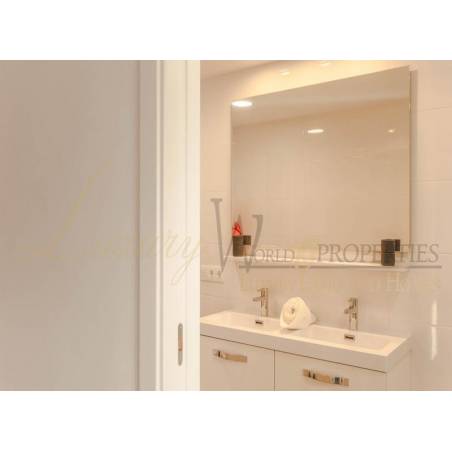 Sprzedaż - Nieruchomości - Dom / Apartament - Avenida Eugenio Dominguez Alfonso 1