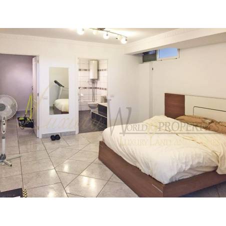 Sprzedaż - Nieruchomości - Dom / Apartament - Avenida Madroñal 3