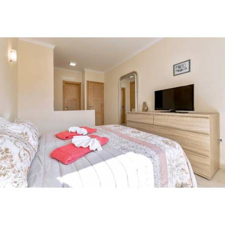 Sprzedaż - Nieruchomości - Dom / Apartament - Playa de la Arena 1