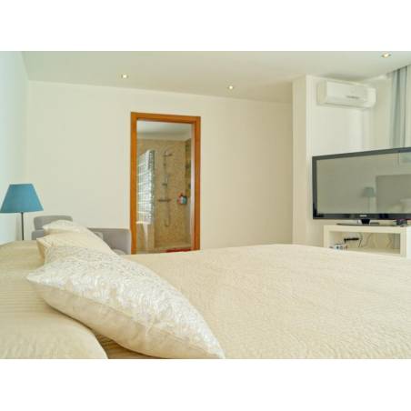 Sprzedaż - Nieruchomości - Dom / Apartament - Avenida Madroñal 4